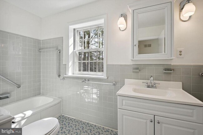 Building Photo - 5801 Hillburne Way