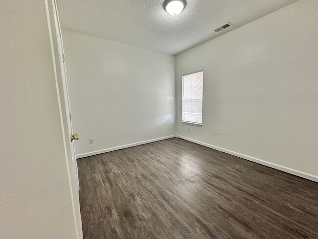 Building Photo - 3972 Gavick Dr