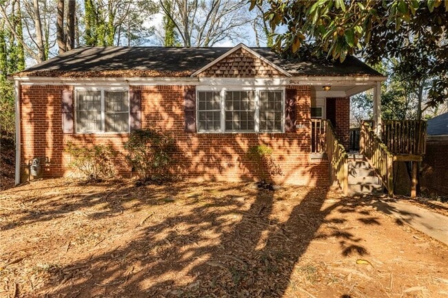 Building Photo - 1801 Oakmont Dr NW