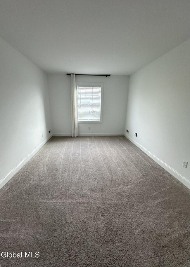 Building Photo - 10 Cypress St