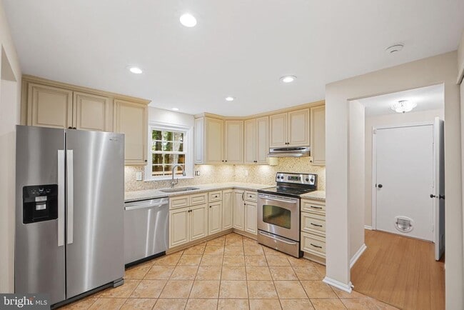 Building Photo - 6361 Woodland Ridge Ct