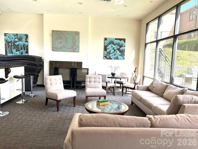 Building Photo - 2441 Vail Ave