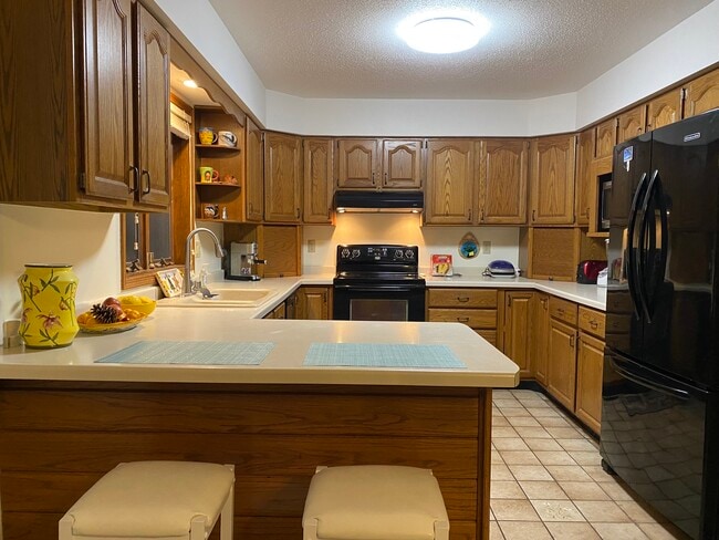 Building Photo - 150 Fairway Ct