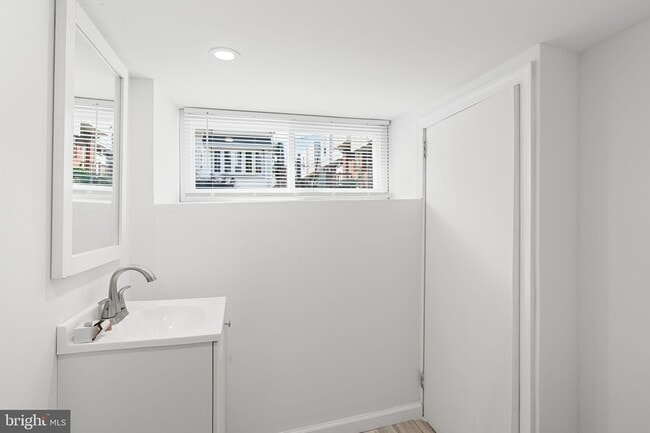 Building Photo - 5514 Broomall St