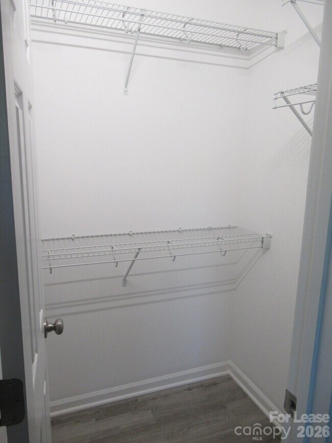 Building Photo - 174 Glen-Gar Dr