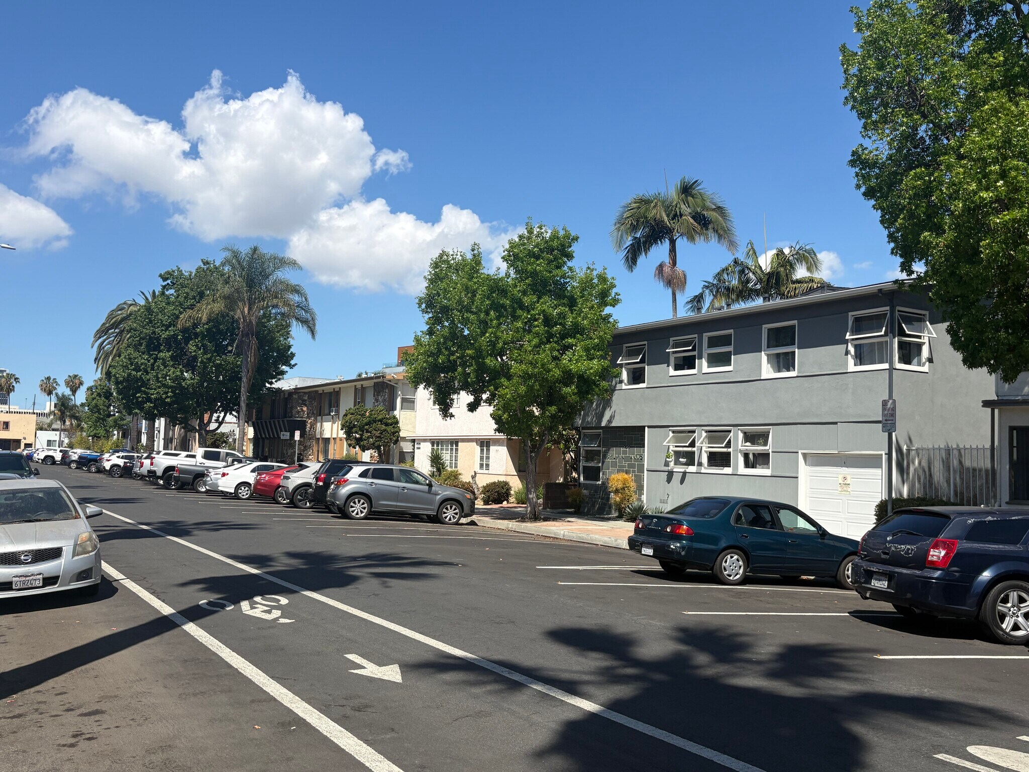 Building Photo - 933 E 1st St