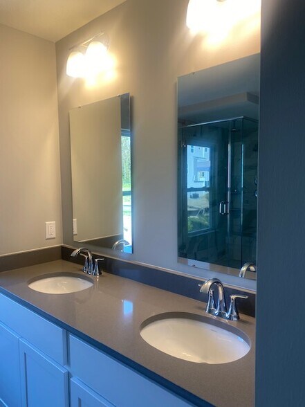 Master Bath - 183 Lockheed Dr