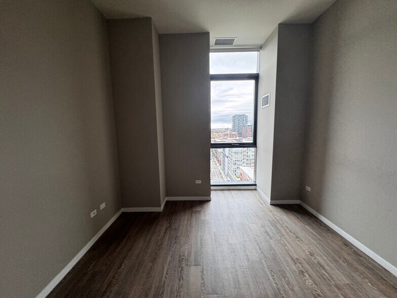 Building Photo - 26 N Sangamon St