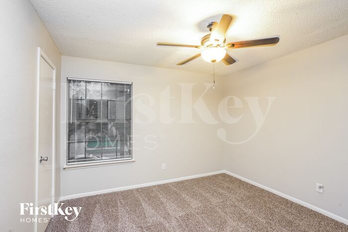 Building Photo - 8010 Goldengrove Dr
