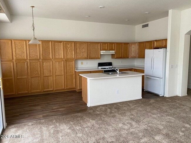 Building Photo - 3901 E San Pedro Ave