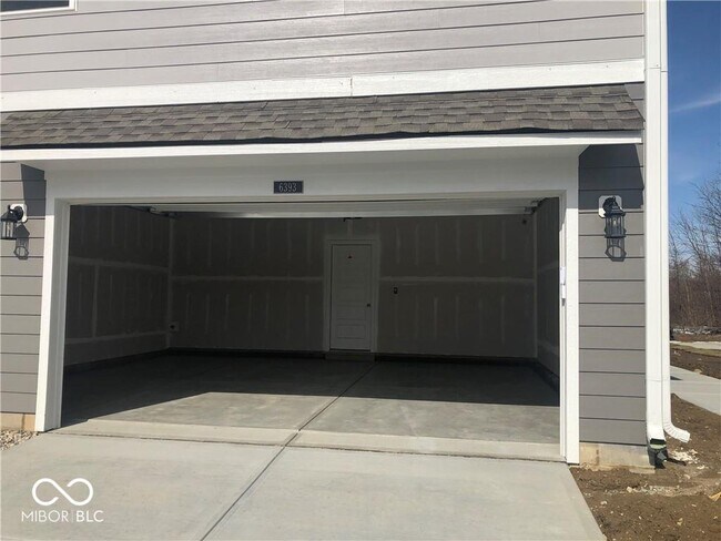 Building Photo - 6396 Apperson Dr