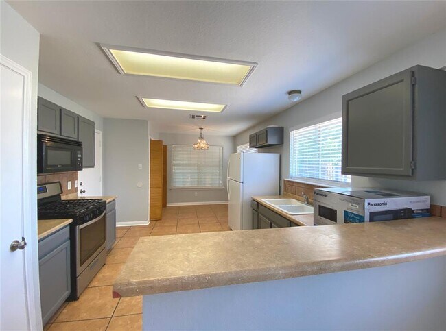 Building Photo - 2308 Wright Cir