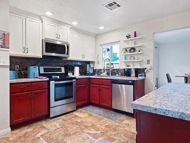 Building Photo - 53845 Avenida Herrera