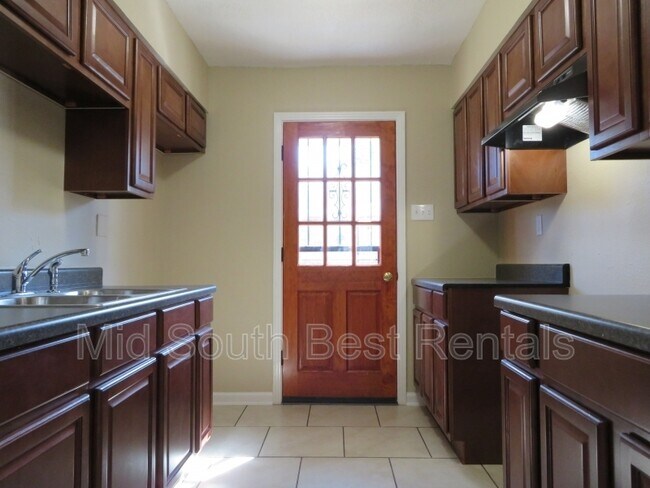 Building Photo - 1048 University St