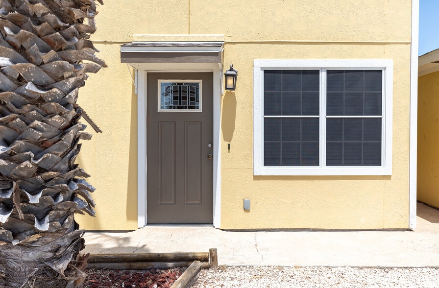 Building Photo - 15622 Cruiser St