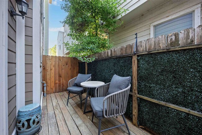 Building Photo - 621 Rutland St