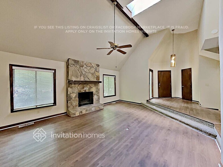 Building Photo - 1050 Rockcrest Dr