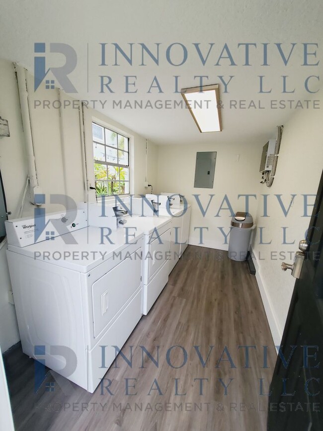 Building Photo - Updated One Bedroom, One Bath Apartment in...