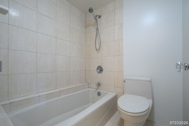 Building Photo - 2 bd, 2 ba Condo in Honoulu Park Place
