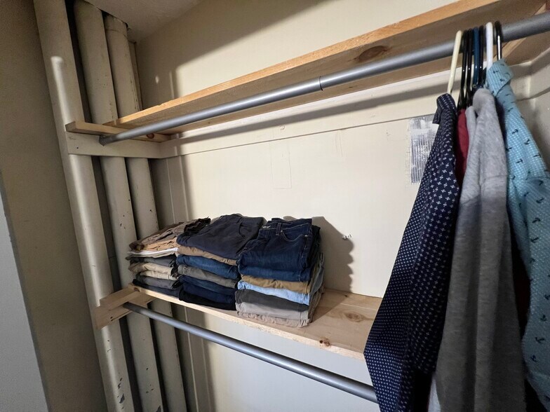 Building Photo - 222 Williams St E