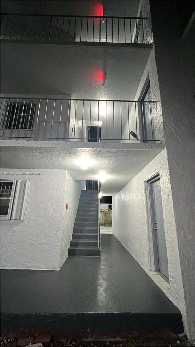Building Photo - 1111 NW 19th Ave