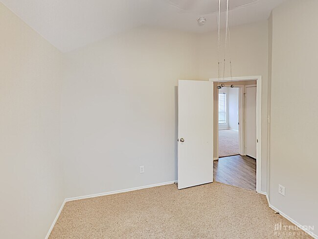 Building Photo - 1701 Bob Dr