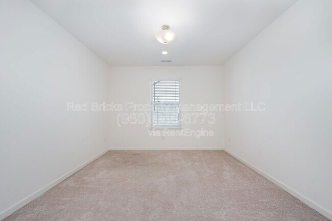 Building Photo - 4698 Selhurst Dr