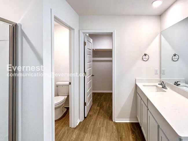 Building Photo - 116 E Sunbelt Ct