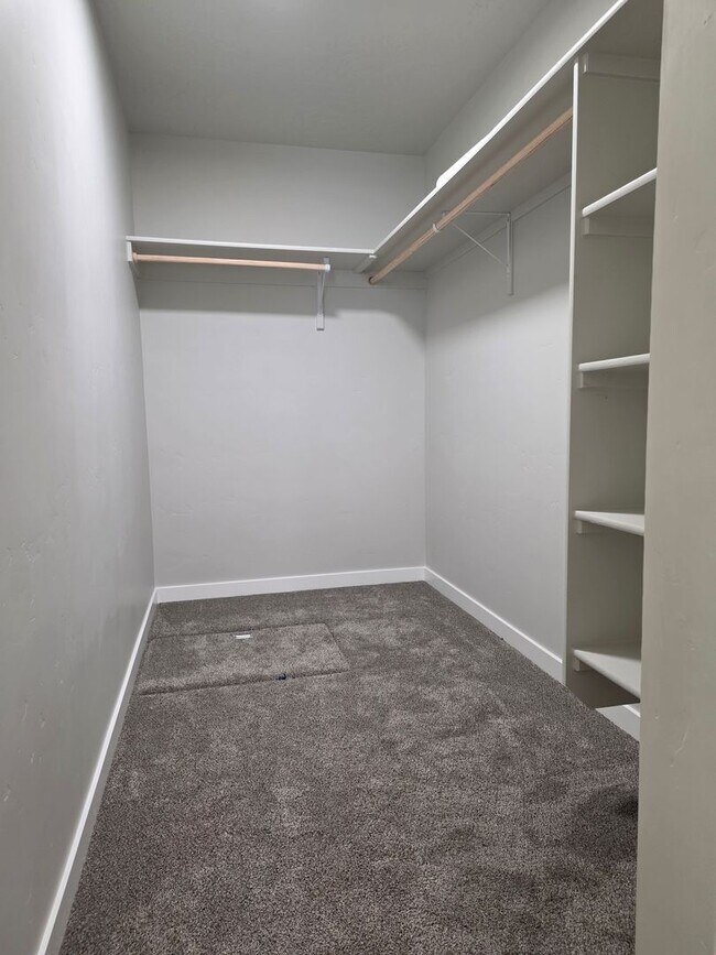 Building Photo - Like new 4 Bedroom Home - Half of 1st Mont...