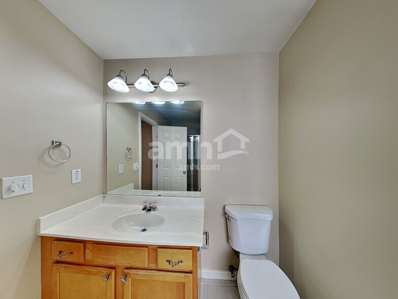 Building Photo - 409 Fairlawn Dr