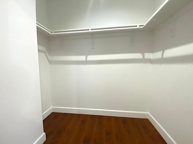 Building Photo - 4861 Mascot St