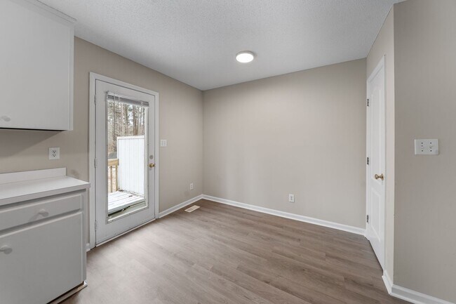 Building Photo - 111 Henley Pl