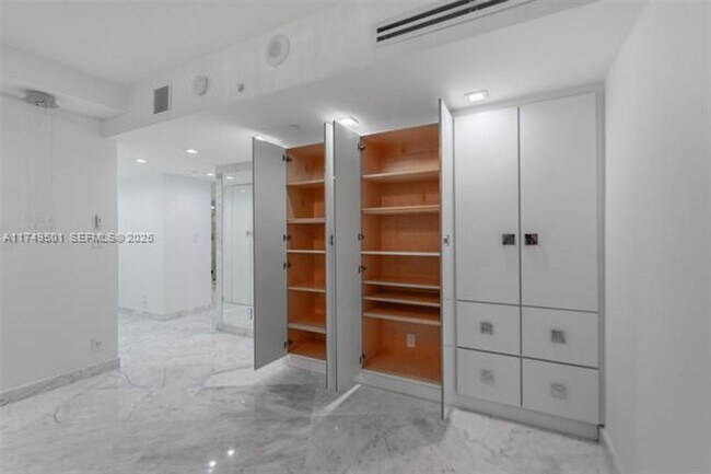 Building Photo - 19195 NE 36th Pl