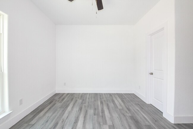 Building Photo - 4438 Aledo St