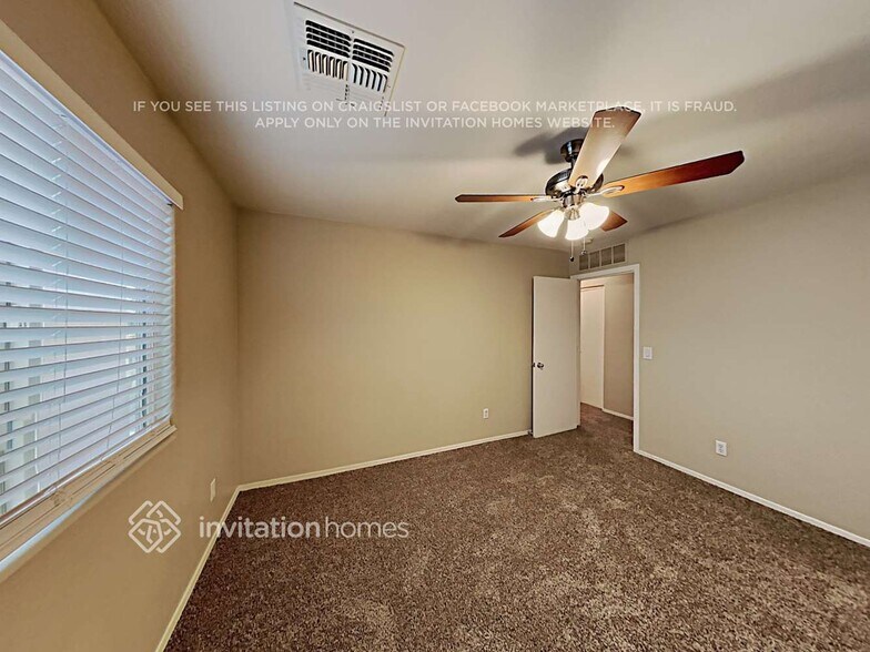 Building Photo - 9535 E Belmont Ave