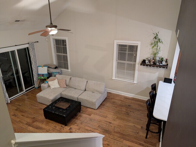 Building Photo - 6 Maxim Ct