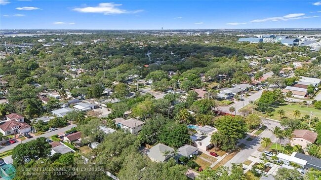 Building Photo - 833 SW 17th St