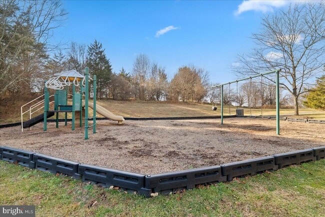 Building Photo - 927 Buttonwood Terrace NE