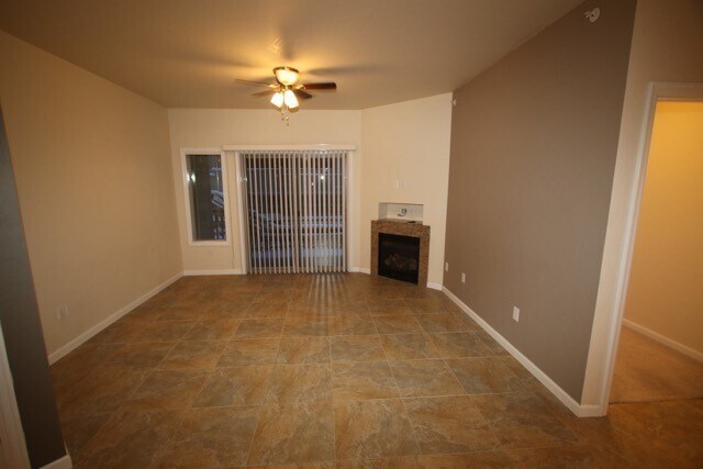 Building Photo - 2 Bedroom Condo close to Downtown and Shopping!