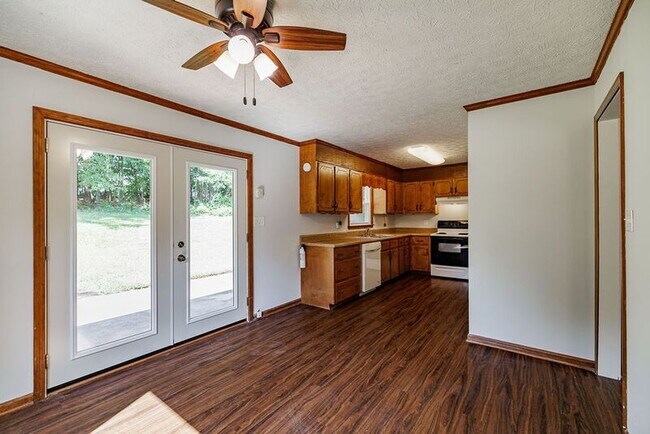 Building Photo - 147 VFW Dr