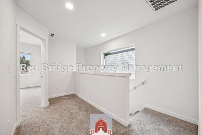 Building Photo - 2795 S Heather St