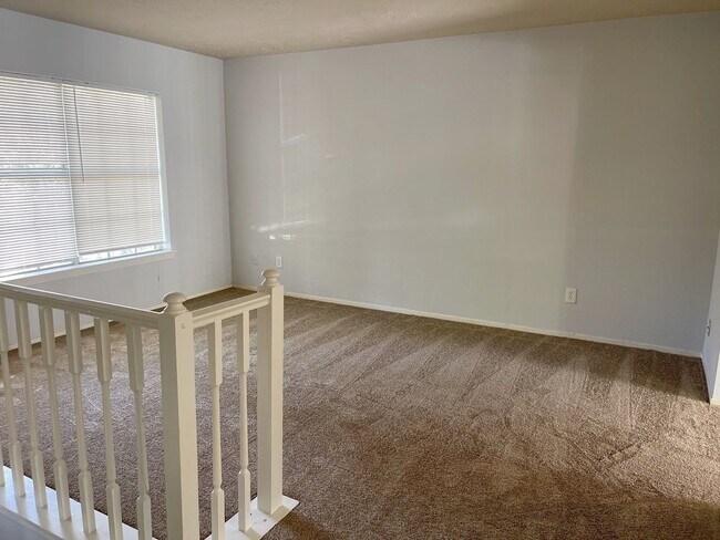 Building Photo - 3127 Glen Spring Dr