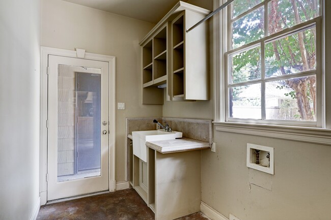 Building Photo - 3020 San Felipe St