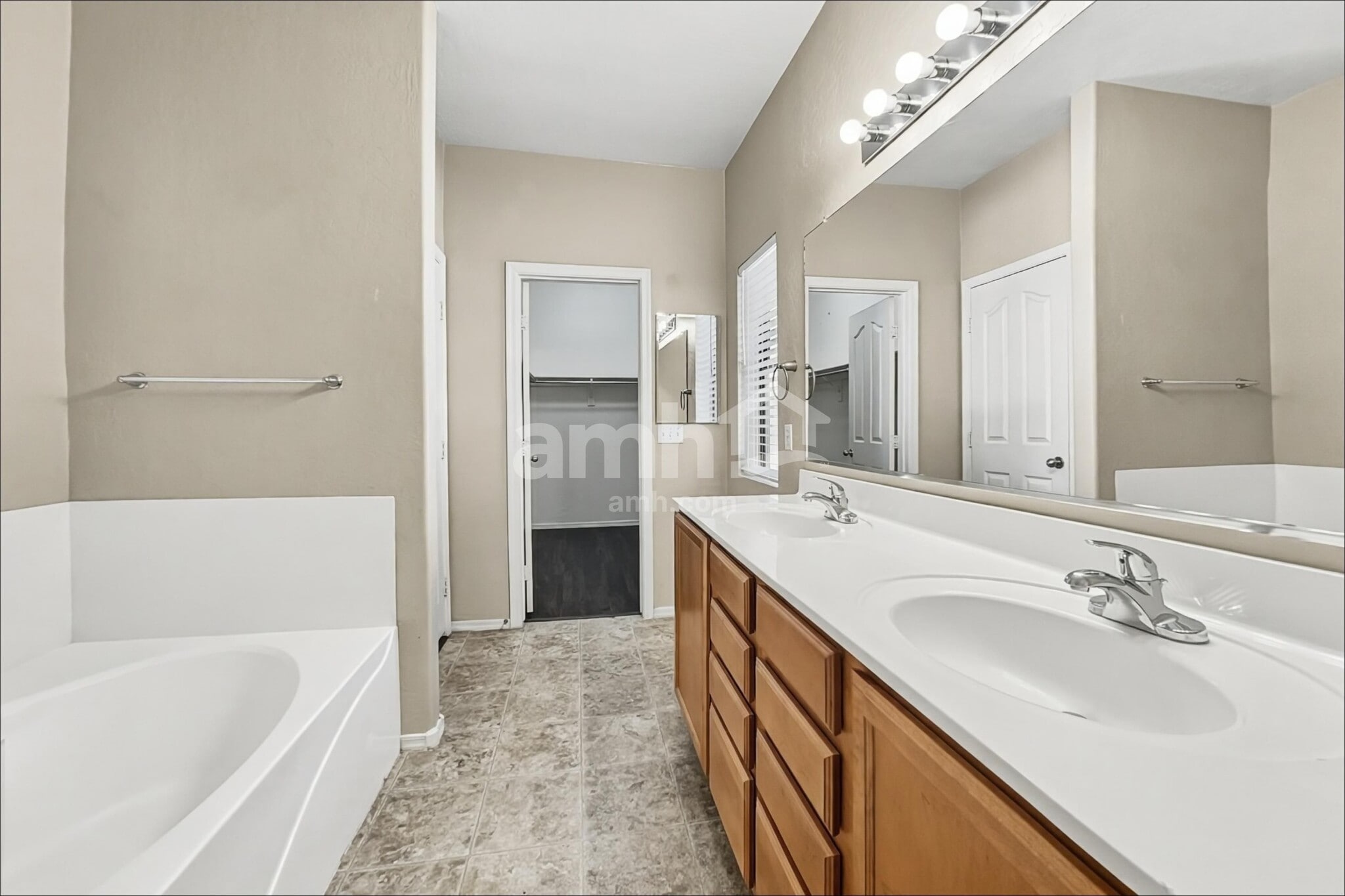 Building Photo - 2548 W Spencer Run