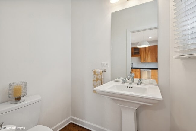 Building Photo - 3252 Thayer St
