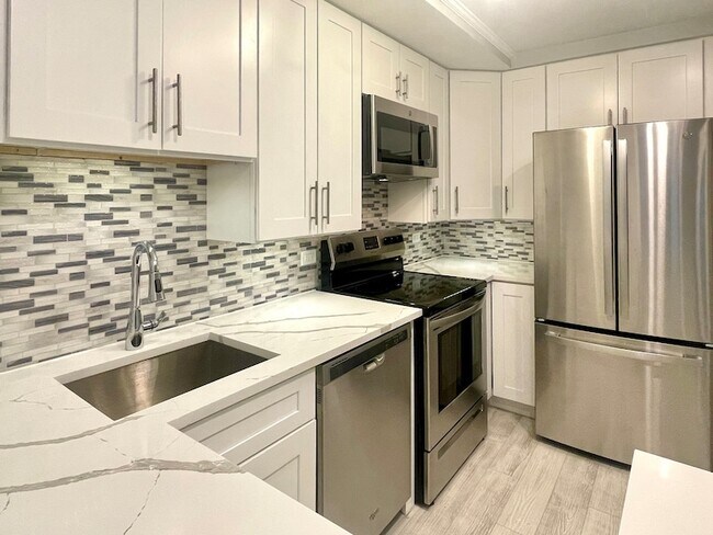 Building Photo - 40 E 9th St