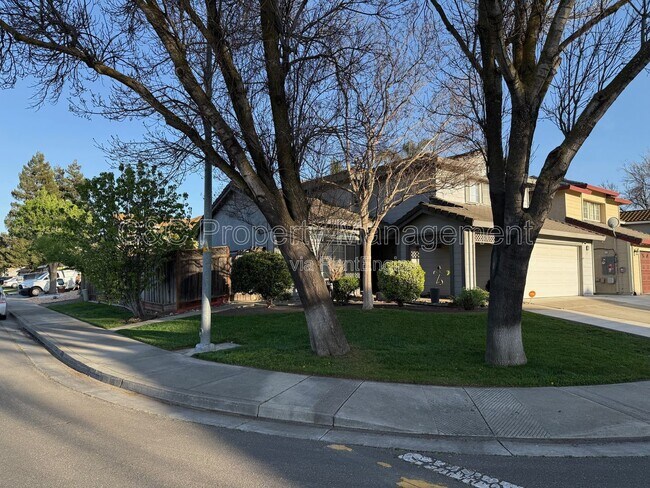 Building Photo - 440 Gianelli St