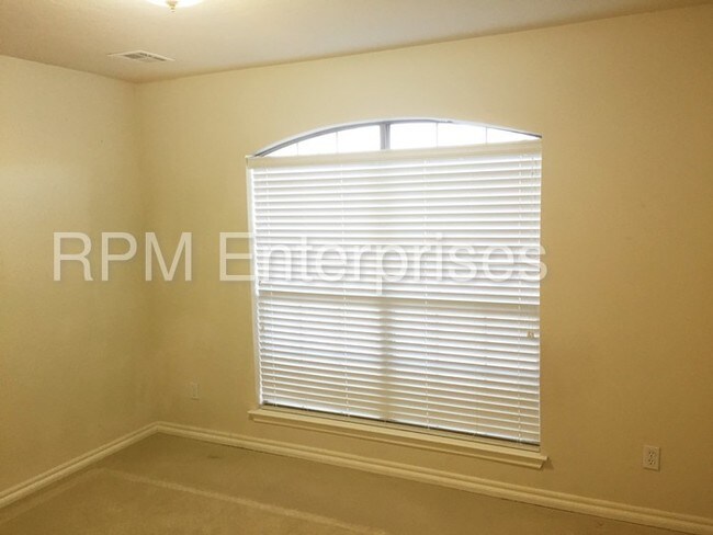 Building Photo - MOVE IN SPECIAL of $300 Off First Months Rent