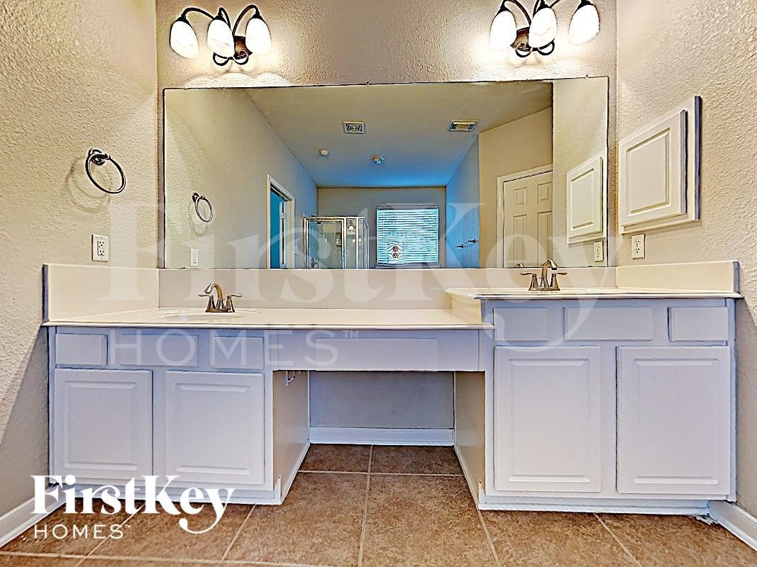 Building Photo - 20836 Sheridan Heights Ln