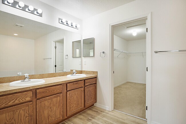 Building Photo - 617 SE Karrigan Terrace